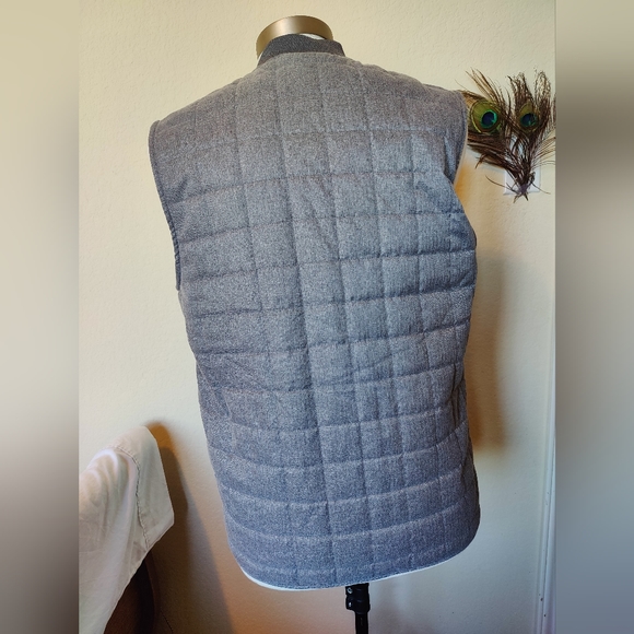 Men's GAP gray quilted Zipper Vest (Medium) 🖤🩶 🦺 🩶🖤 - Picture 2 of 16